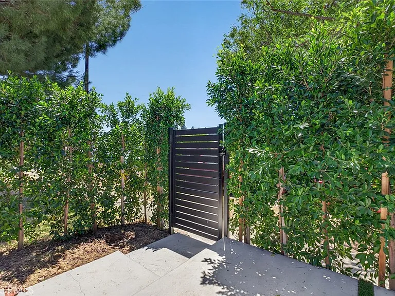 10804 Paso Robles Ave — Photo 19