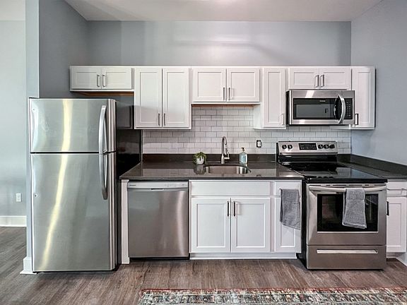 2nd image of 1455 State St #103