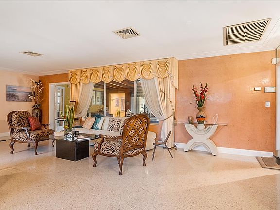 3rd image of 13920 N Miami Avenue