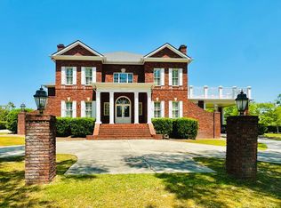 1605 Club Dr, Douglas, GA 31533