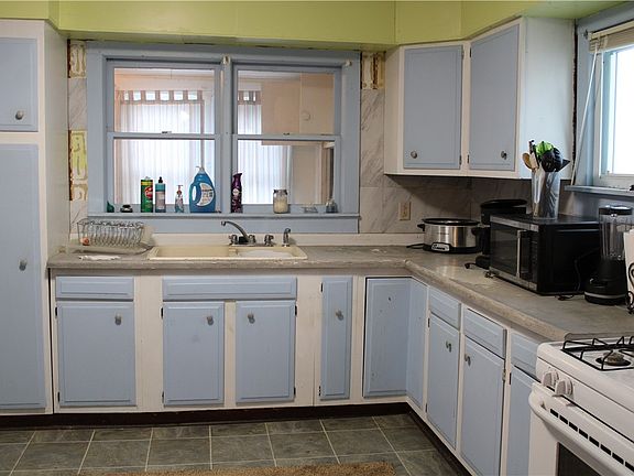 5th image of 513 W South 3rd St