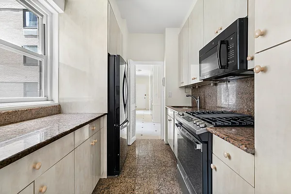 Rented by Compass | media 15