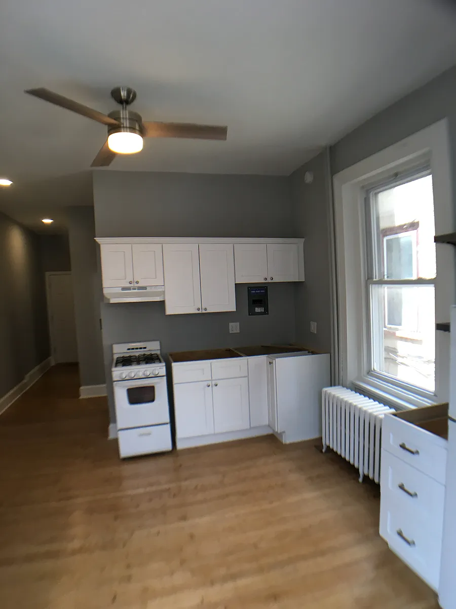 Building Photo - 405 S 40th St #2R