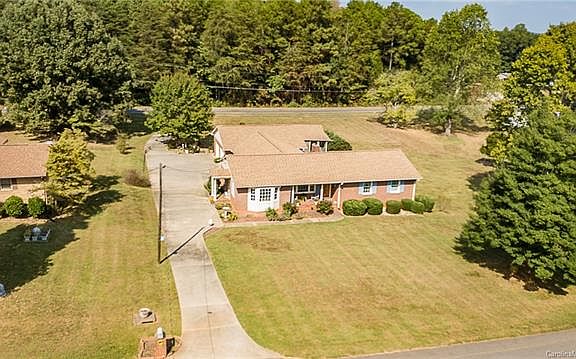 3rd image of 125 Greendale Dr