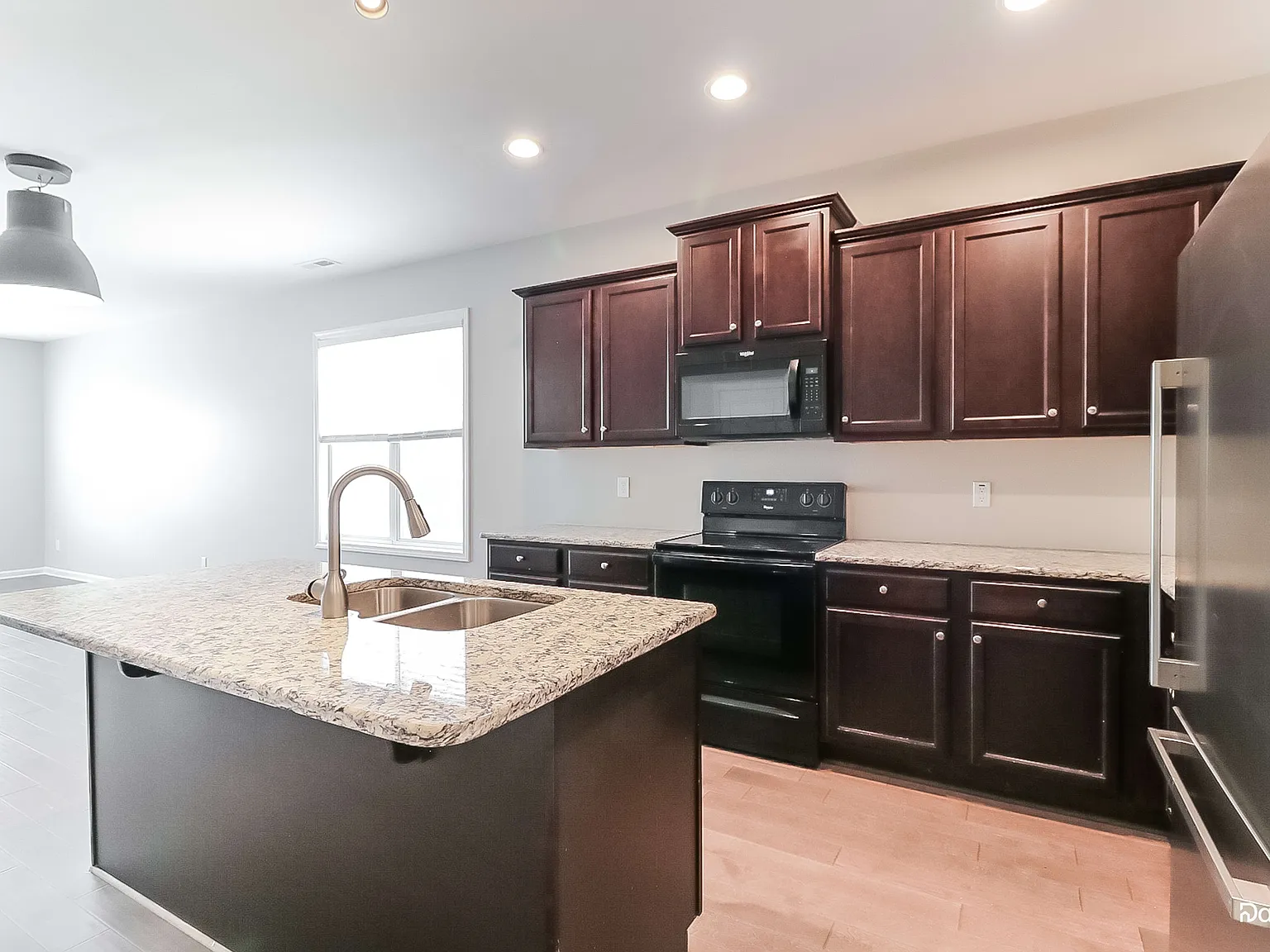 4 bed, 2.5 bath, 1858 sqft, $2,085 — Photo 2