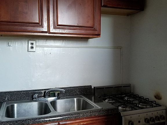 2nd image of 415 Lefferts Ave APT D8