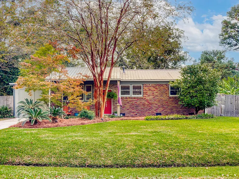 1157 Oxbow Dr — Photo 1