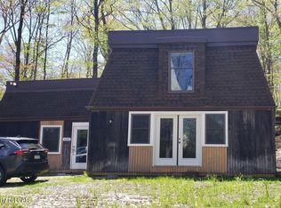 639 Lake Louise Rd, Dallas, PA 18612