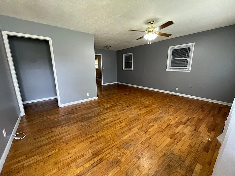 730 Crabapple Dr — Photo 3