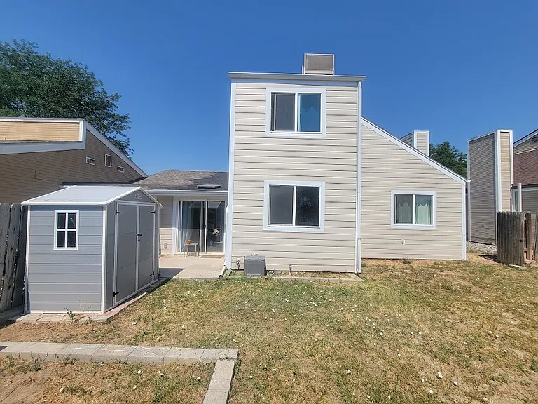 2833 Quincy Ct — Photo 3