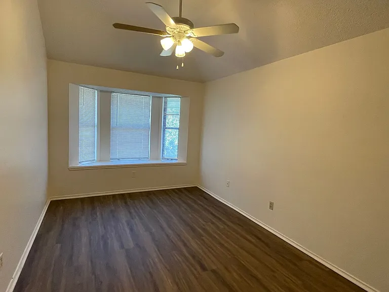 923 Simon Dr — Photo 17