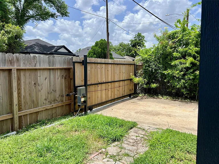 1119 Panama St — Photo 31