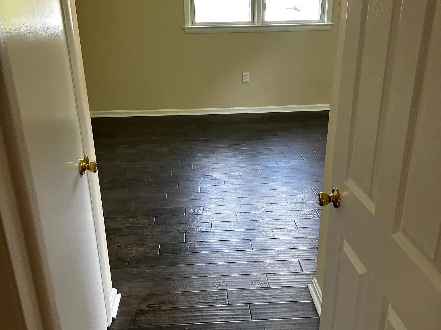 5 bed, 2700 sqft, $3,100 — Photo 2