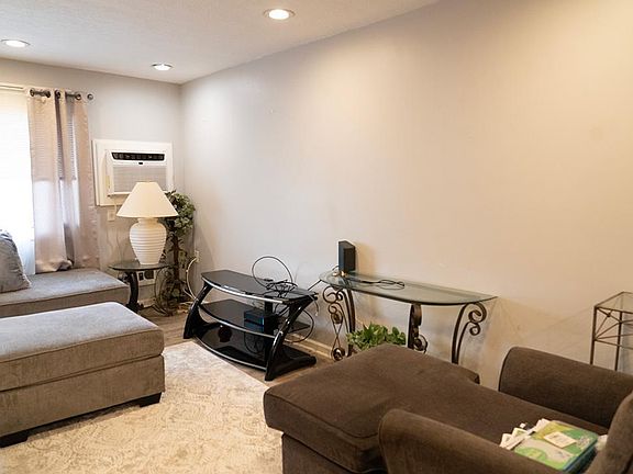 5th image of 221 Grand Ave W APT 310