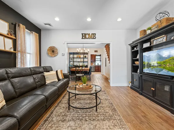 1142 Bayridge Parkway 1 image 3 of 27