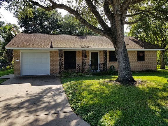 2nd image of 1008 Avenue I St