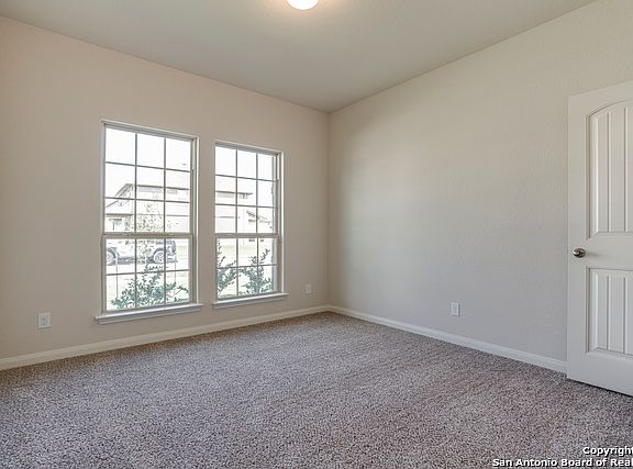 5th image of 4924 Forest Oak