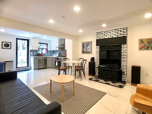 Rented by Bohemia Realty Group | media 16