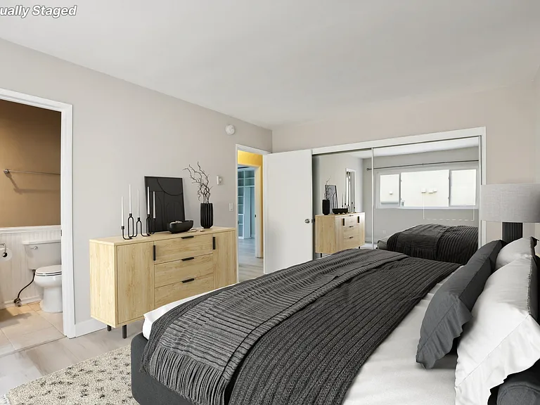 1827 S Barrington Ave #103 — Photo 4