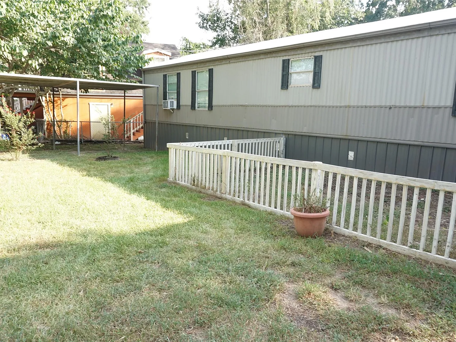 2 bed, 2.0 bath, 1056 sqft, $1,195 — Photo 2
