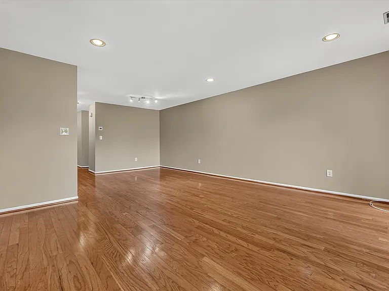 2140 Jordan Ct — Photo 10