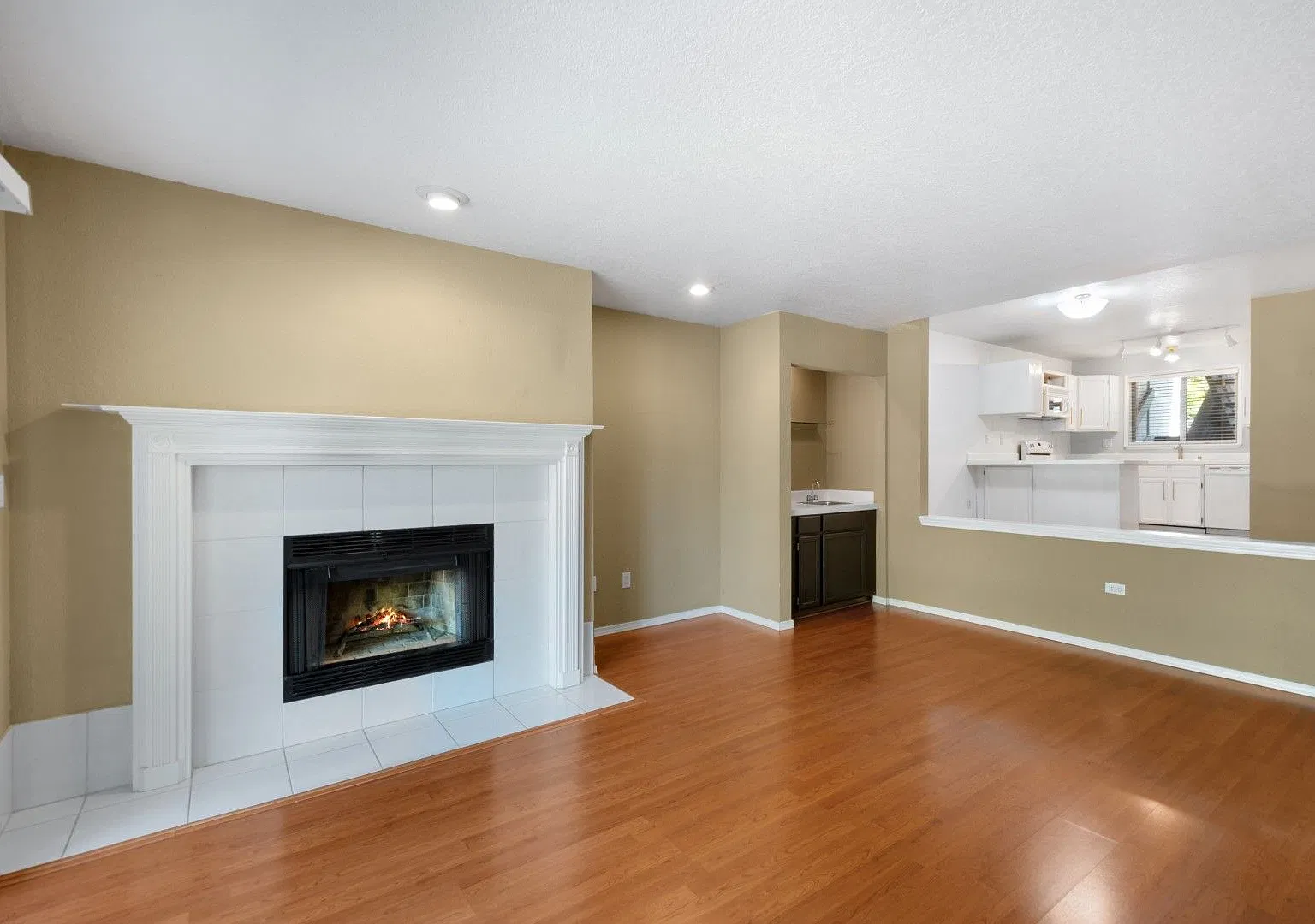 2bd/1.75ba Bellevue Condo — Photo 4