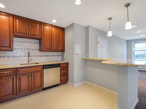 2nd image of 109 4th Ave #B