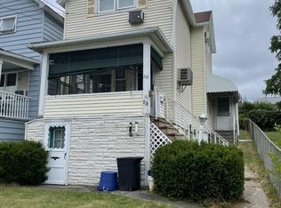 712 Kossuth St, Throop, PA 18512