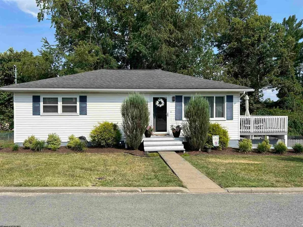 1517 Farrell St, Fairmont, WV 26554