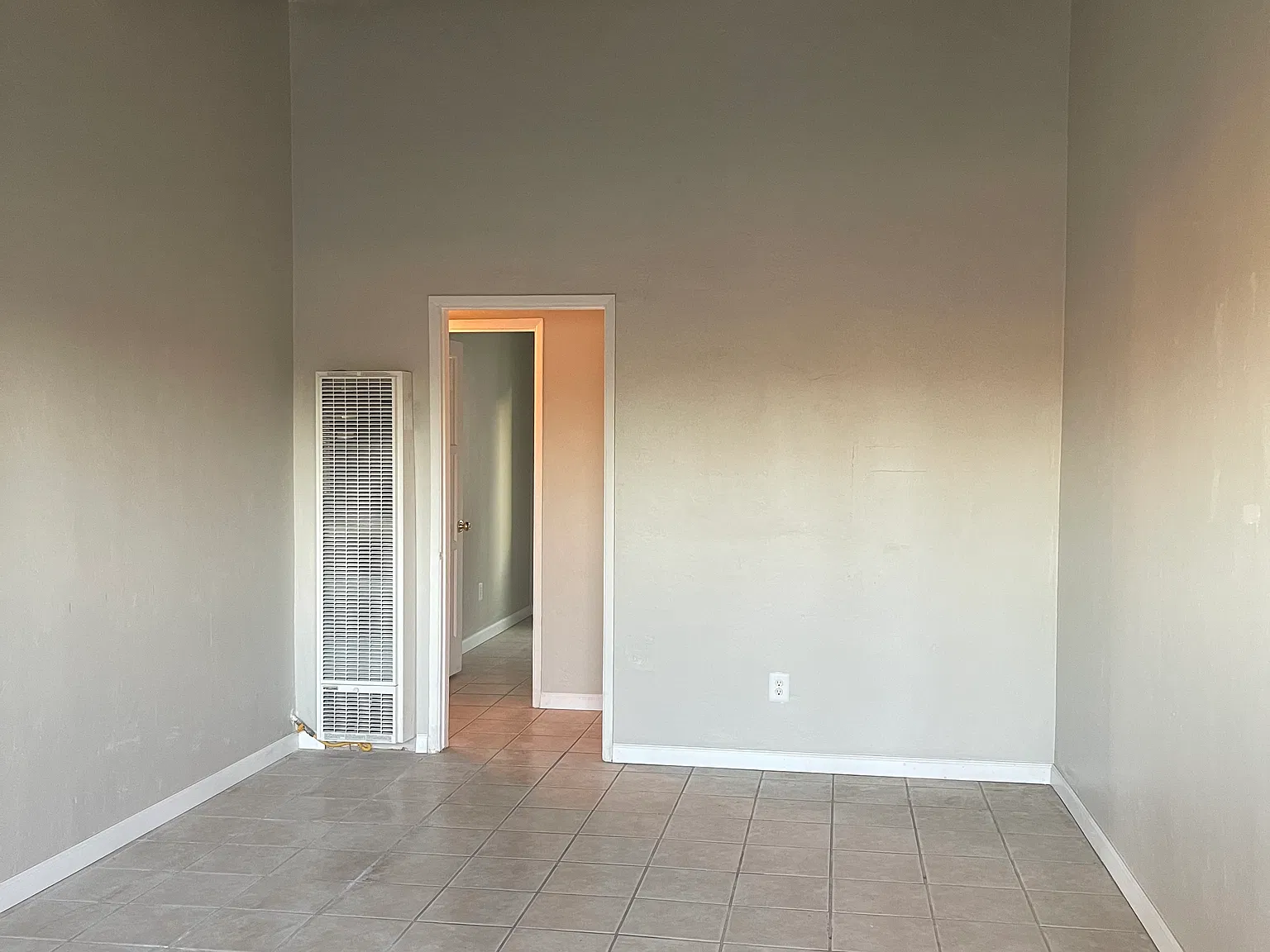 2 bed, 730 sqft, $2,400 — Photo 4
