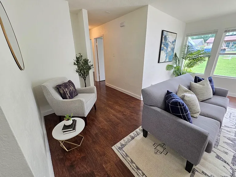 6919 Shannon Dr — Photo 5