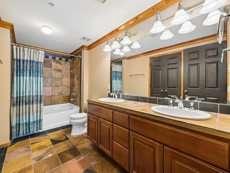 215 W Norma St #302 — Photo 27
