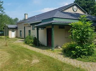 6653 Taylor Rd, Hamburg, NY 14075