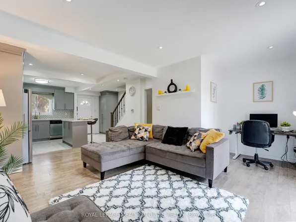 9 Hardcastle Ct, Brampton, ON L6S 2B2