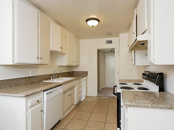 4th image of 220 E Live Oak St APT 14