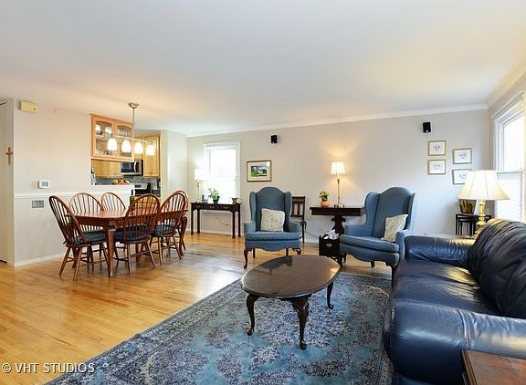4th image of 3235 N Kenmore Ave #5