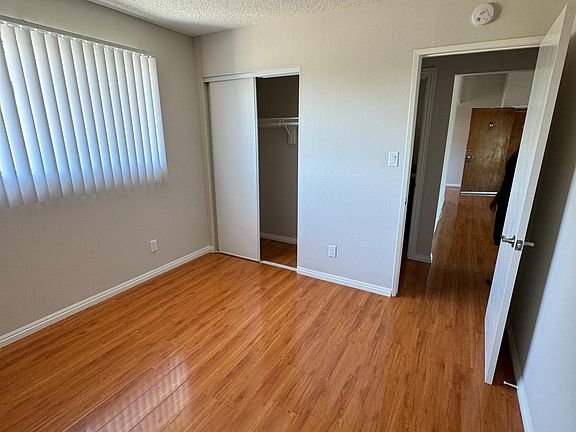 5th image of 831 S Greenwood Ave #1