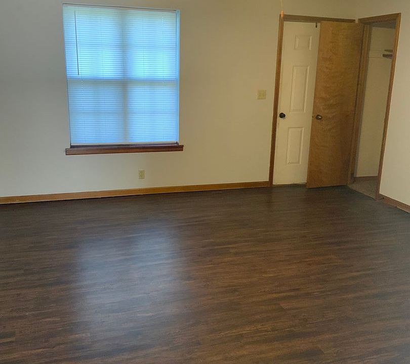 2nd image of 626-628 Locust St #626
