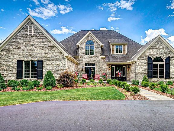 2nd image of 1847 White Oak Dr