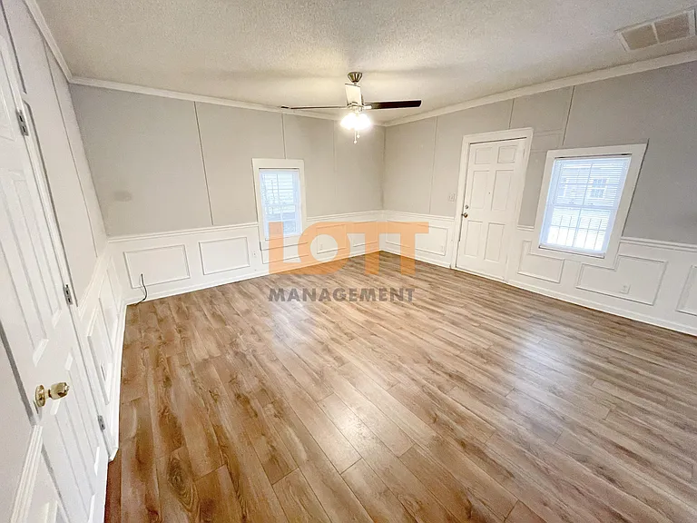 310 Frank St — Photo 8