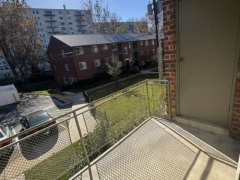 Gateway Gardens — Photo 16