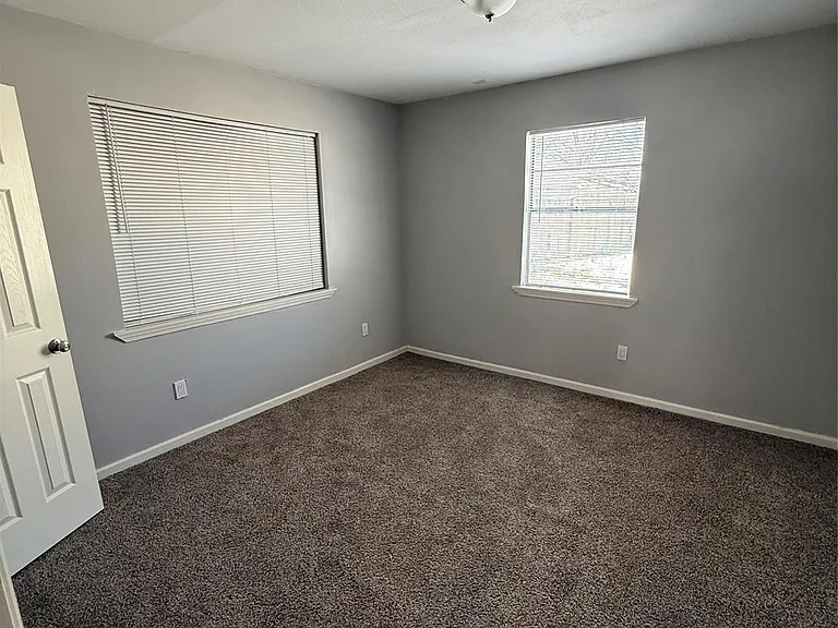 4315 Chapman St — Photo 11