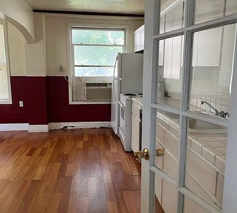 4th image of 1719 2nd St S APT 4