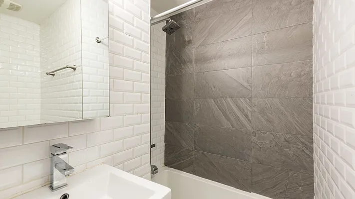 Rented by Nooklyn NYC LLC | media 31