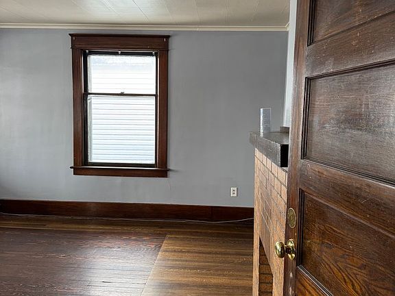 3rd image of 1245 W 9th St