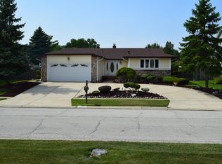 1670 Virginia Dr, Elk Grove Village, IL 60007