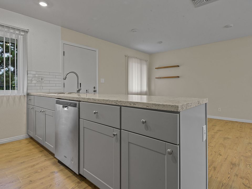 1023 Ashland Dishwasher & Counter