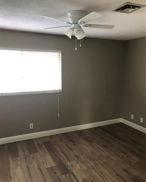 1st image of 6035 Bromley Ave