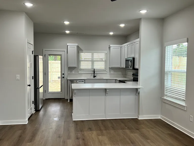 502 Cosmos St — Photo 7