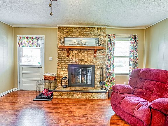 3rd image of 221 Southland Dr